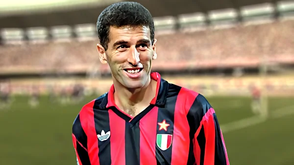 Mauro Tassotti giúp Milan đánh bại Barcelona 4 - 0 trong trận chung kết Champions League 1994