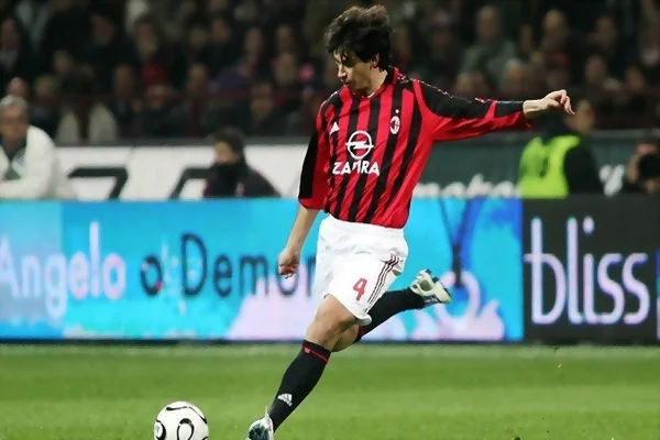 Demetrio Albertini được mệnh danh tiền vệ xuất sắc của AC Milan