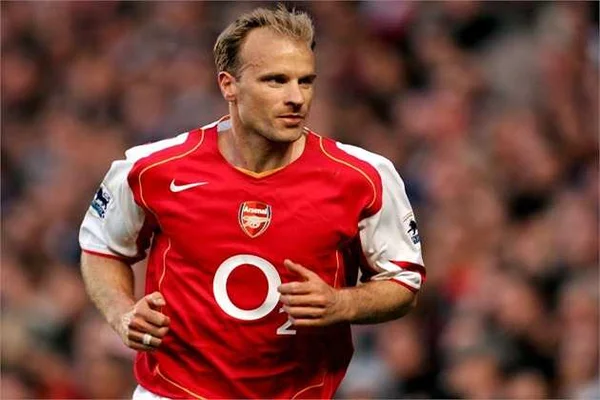 Dennis Bergkamp là tiền đạo hay nhất Arsenal mọi thời đại