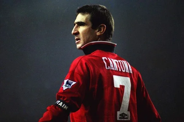 Eric Cantona đạt danh hiệu cầu thủ xuất sắc nhất Manchester United
