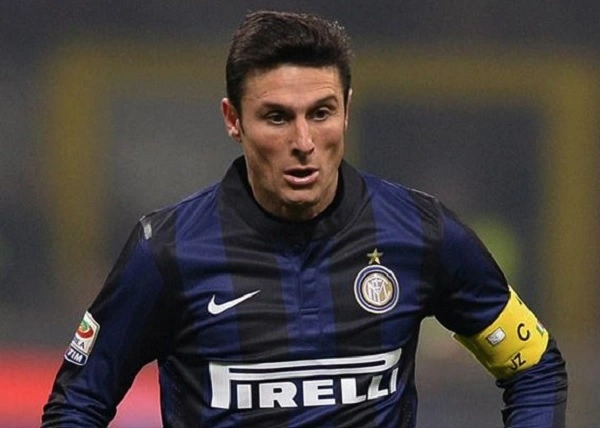 Javier Zanetti bắt đầu thi đấu cho đội tuyển quốc gia từ 1996