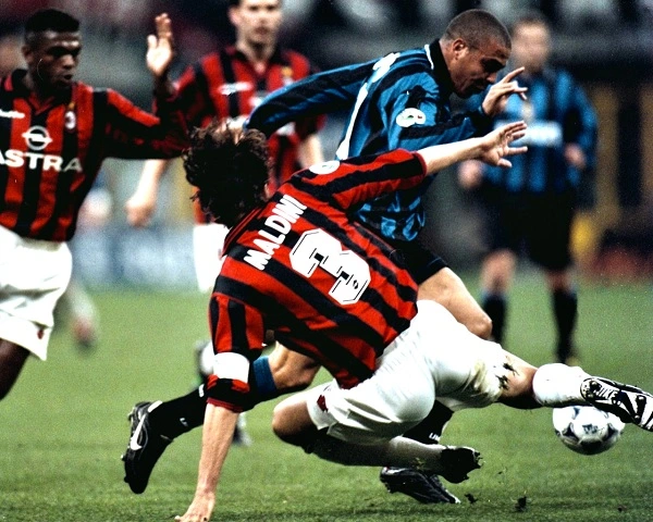 Paolo Maldini - hậu vệ xuất sắc nhất các thời ở Milan