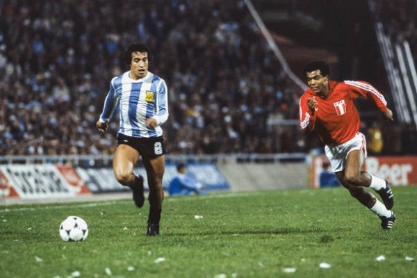 Teofilo Cubillas góp công vào thành tựu tuyển Peru các mùa giải bóng đá thế giới những năm 1970