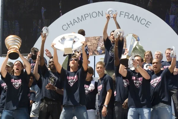 Câu lạc bộ Bordeaux với 6 lần vô địch giải bóng đá quốc gia Pháp.