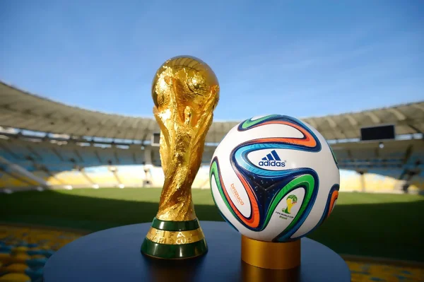 World Cup là giải vô địch bóng đá thế giới được tổ chức bởi Liên đoàn bóng đá thế giới FIFA