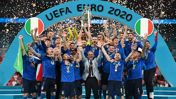 Giải vô địch bóng đá châu Âu Euro được tổ chức 4 năm 1 lần tại châu Âu