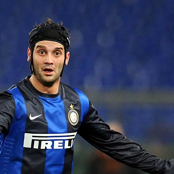 Cristian Chivu được mệnh danh là chân sút đắc lực của của đội bóng Inter Milan