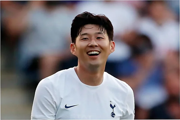 Heung-Min Son ghi bàn thắng quyết định cho Tottenham trong VCK Champions League 2019.