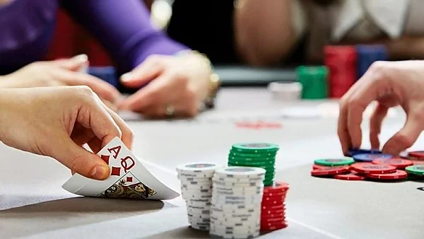 Quy trình một ván bài Poker chi tiết