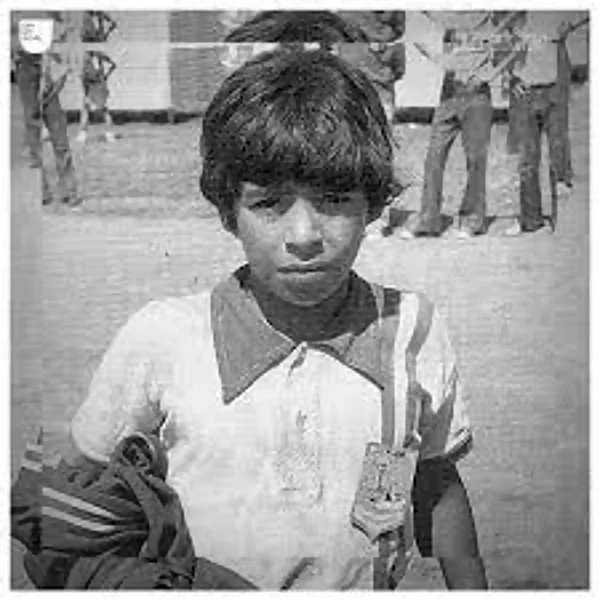 Diego Maradona có niềm đam mê đặc biệt với trái bóng từ khi còn nhỏ.