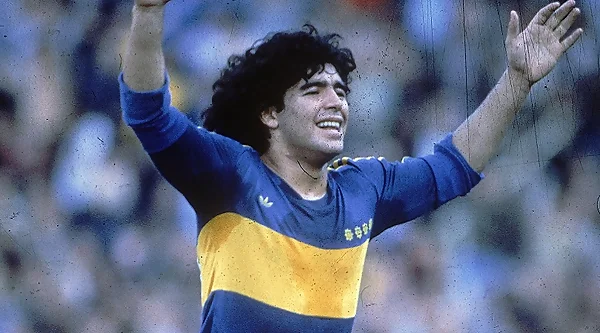 Maradona đã giúp đội bóng này giành được chức vô địch Argentina Prmierdison.