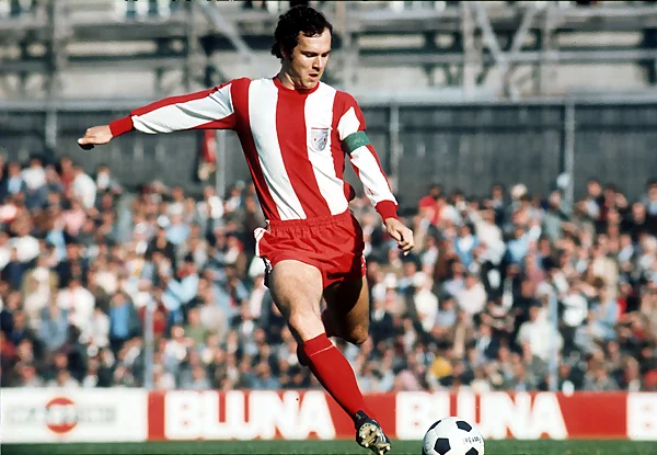 Franz Beckenbauer bắt đầu sự nghiệp tại đội SC München.
