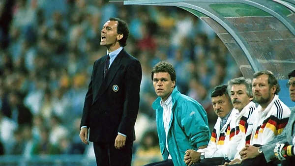 Franz Beckenbauer là biểu tượng tiêu biểu cho nền bóng đá thế giới tại thế kỷ 20.