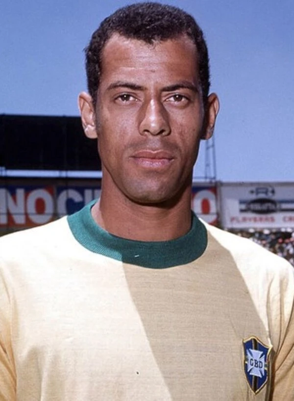 Carlos Alberto - cầu thủ huyền thoại và là huấn luyện viên tài ba