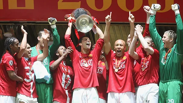 Ronaldo cùng đội tuyển Manchester United giành được 9 danh hiệu.