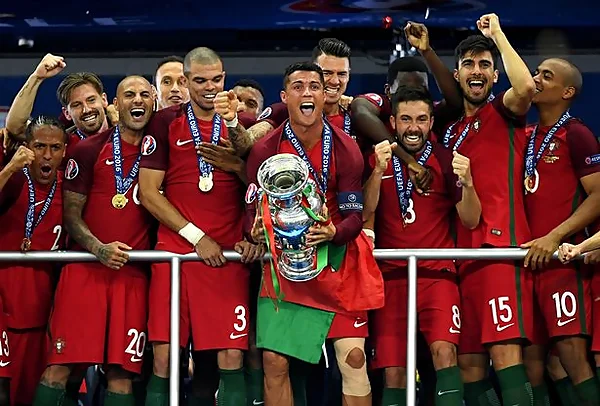 Ronaldo giành được rất nhiều giải thưởng khi thi đấu cho Bồ Đào Nha.