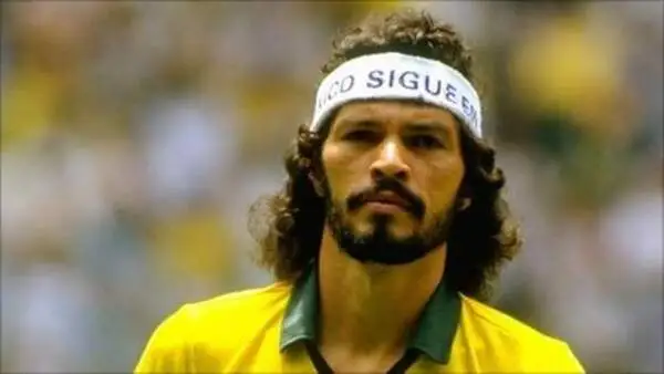 Socrates - huyền thoại bóng đá Brazil