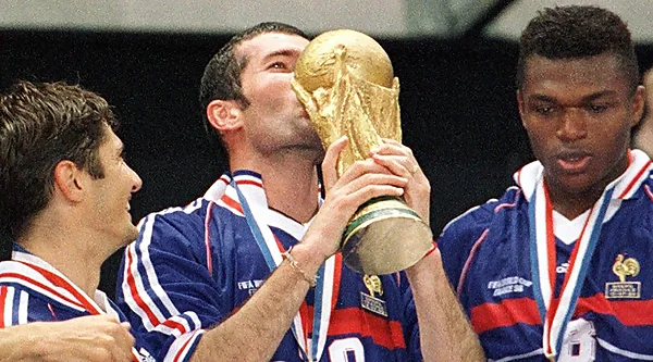 Zinedine Zidane dắt đội tuyển Pháp giành được chức vô địch World Cup 1998.