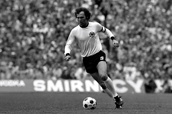 Franz Beckenbauer nhận được danh hiệu là Cầu thủ xuất sắc nhất châu Âu.