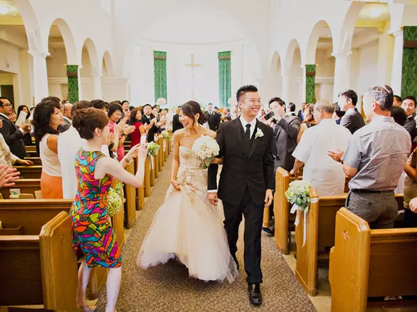 Mơ thấy tổ chức đám cưới ở trong nhà thờ là điềm báo không tốt lắm