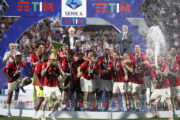 AC Milan đang là nhà đương kim Vô địch Serie A 2021/2022