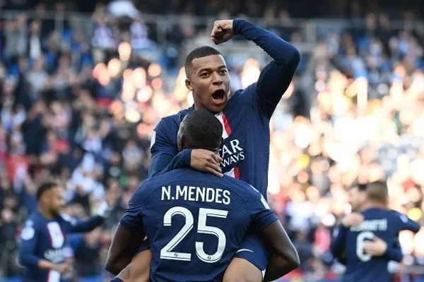 Kylian Mbappe lập công trong trận PSG gặp Auxerre ở vòng 15 Ligue 1 2022/2023