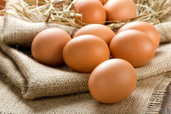 Chiêm bao thấy trứng gà là điềm lành cho bạn và người thân trong gia đình
