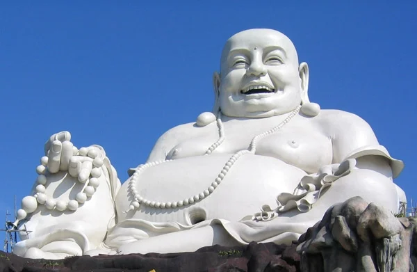 Người mơ thấy tượng Phật cười đang được quý nhân phù hộ