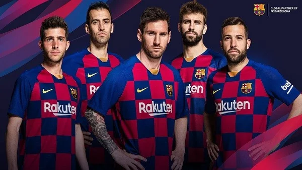 Sắc áo của câu lạc bộ cũng mang biểu tượng màu cờ của Barcelona