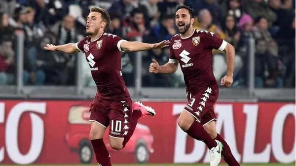 Các cầu thủ Torino thi đấu với tinh thần nhiệt huyết