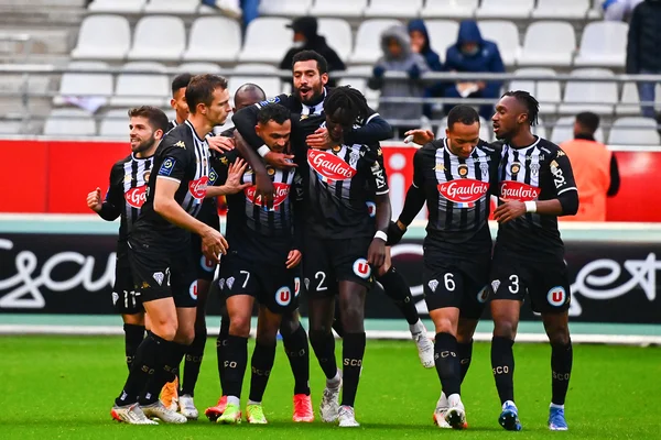 Hình ảnh cầu thủ CLB Angers SCO ăn mừng khi có bàn thắng tại Ligue 1