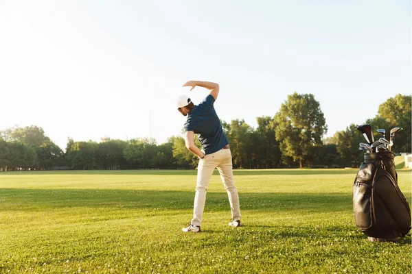 Bạn cần có cách khởi động đúng để tránh chấn thương khi chơi golf