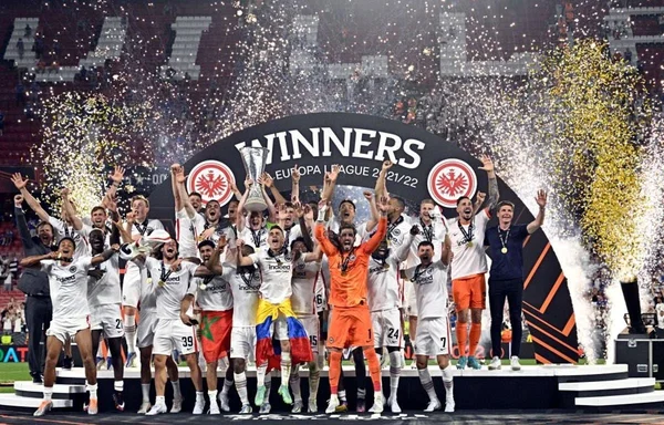 Eintracht Frankfurt vô địch UEFA Europa League mùa giải 2021/22