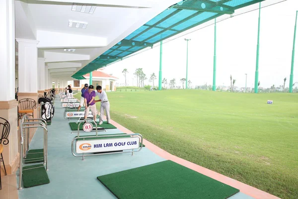 Sân Him Lam thích hợp để bạn luyện tập golf