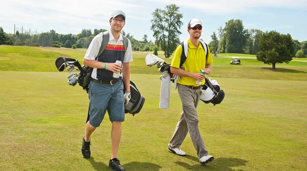 Đi lại trong sân golf giúp nâng cao sức khỏe tim mạch