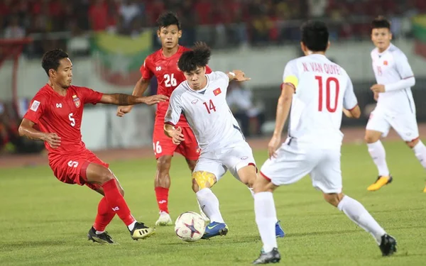 Đội tuyển quốc gia Myanmar trong trận đấu với Việt Nam tại AFF Cup