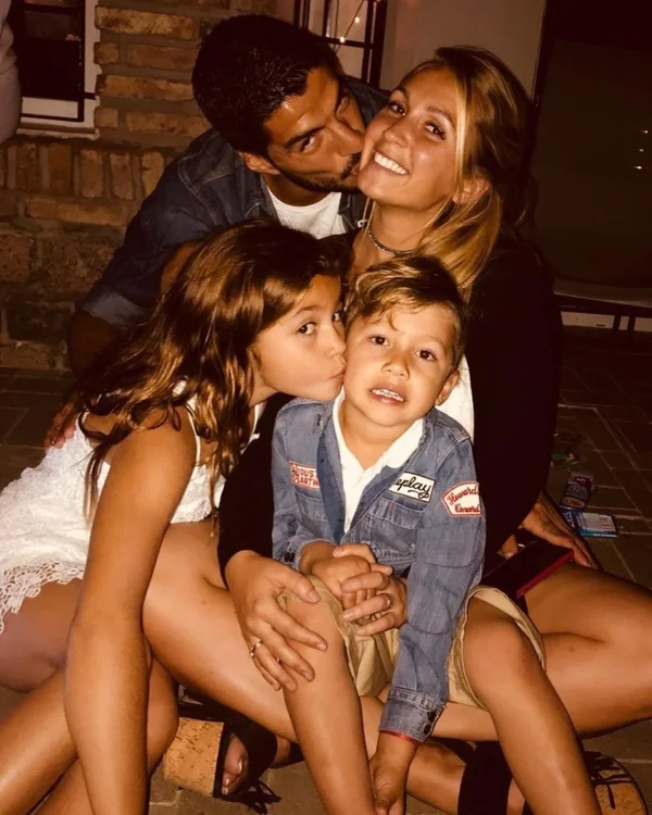 Luis Suarez, Sofia Balbi cùng gia đình nhỏ của mình
