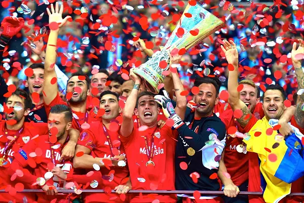Sevilla vô địch Europa League mùa 2014-2015 lần thứ 4