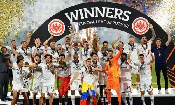 Eintracht Frankfurt lần thứ 2 đăng quang chức vô địch 